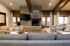 Luxury Four Bedroom Multi-Level Townhouse with Hot Tub townhouse